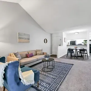 Beautiful 2br With Gym And Balcony Bradenton